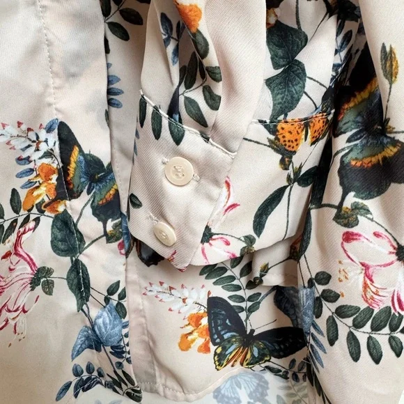 H&M Light Pinky Peach Butterfly Blouse. Size 8 - Picture 3 of 6